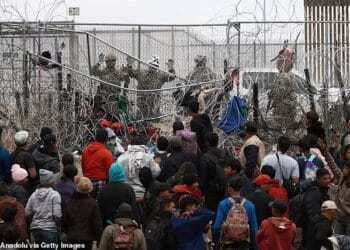 Kerusuhan Perbatasan El Paso: Ratusan Migran Dibebaskan karena Kesalahan Teknis