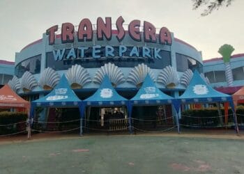 Transera Waterpark Harapan Indah Banjir Pengunjung di Libur Panjang Sekolah