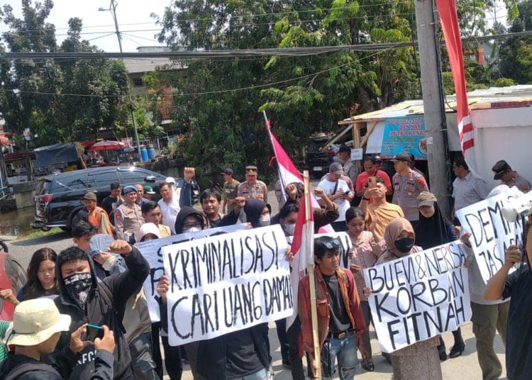 Mahasiswa dan Masjaber Tuntut Transparansi Hukum di Depan PN Bekasi