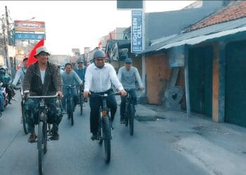 Unik!! Jelang Dilantik Sebagai Dewan, Nawal Husni Berangkat Naik Sepeda