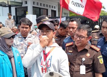 Demonstrasi di Kejari Bekasi, Mahasiswa : Jaksa Jangan Sengaja Cari-Cari Kesalahan