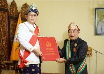 Advokat Senior Ridwan Anthony Terima Gelar Dato’ dari Sultan Palembang