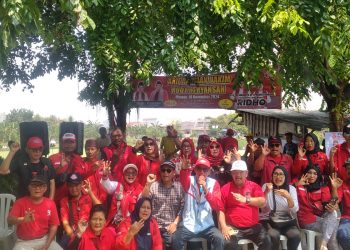 Ribuan Warga Mancing Gratis di Teluk Pucung, Semarakkan Hari Pahlawan