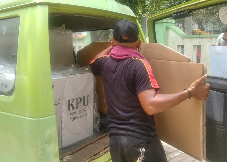 PPS Pekayon Jaya Distribusikan Logistik Pilkada ke 95 TPS di 18 RW
