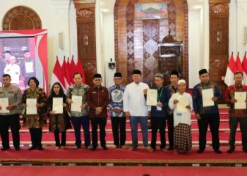 Menteri ATR/BPN Serahkan 1.334 Sertifikat Tanah di Banten