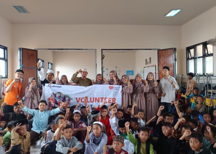 Rumah Zakat Bekasi Volunteer Goes To School