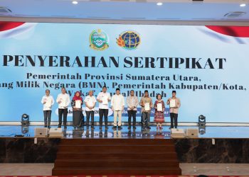 Percepat Pendaftaran Tanah di Sumut, Menteri Nusron Serahkan 875 Sertifikat Tanah