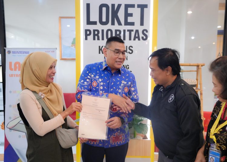 Kunjungi Kantah Kabupaten Kulon Progo, Wamen Ossy Sosialisasikan Langsung Keunggulan Sertipikat Elektronik ke Masyarakat