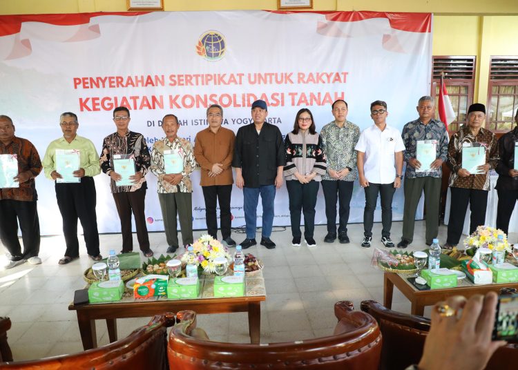 Pesan Menteri ATR/Kepala BPN kepada Warga Parangtritis: Jaga Sertipikat dan Manfaatkan Tanah secara Produktif