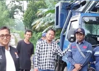 Alimudin Realisasikan Aspirasi Warga Lewat Pemasangan Lampu di Makam Poncol