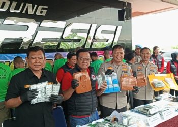 ‎Polres Metro Bekasi Kota Ungkap Kasus Peredaran Narkoba, Amankan 3 Kg Ganja dan 23 Ribu Butir Obat Terlarang