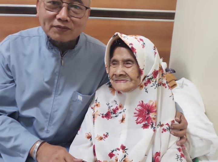 Jamaah Haji Tertua Asal Bekasi Berangkat ke Tanah Suci dalam Kondisi Stabil