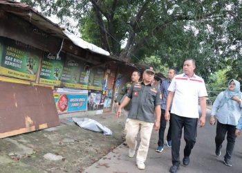 Wali Kota Bekasi Tinjau Proses Pembongkaran Bangunan Liar di Sempadan Sungai UNISMA
