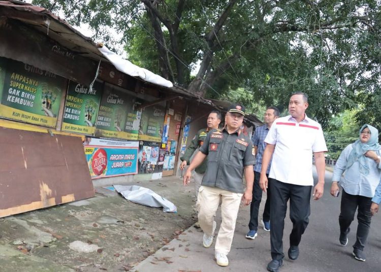 Wali Kota Bekasi Tinjau Proses Pembongkaran Bangunan Liar di Sempadan Sungai UNISMA