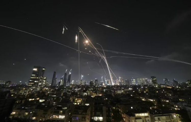 Iran Siapkan Serangan Rudal jika AS Ikut Campur Konflik dengan Israel