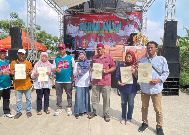 Kantor Pertanahan Kota Bekasi Serahkan Sertipikat PTSL 2025 di Medan Satria