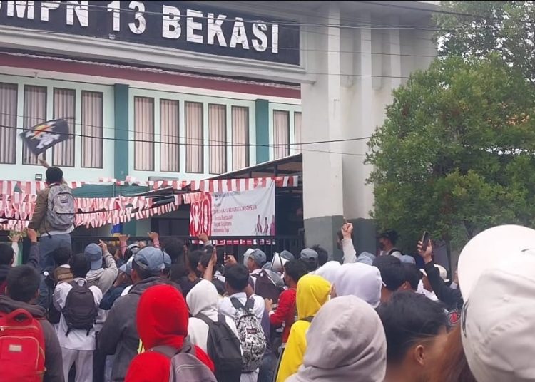 Kasus Dugaan Guru Cabul di SMPN 13 Bekasi, Alumni Demo Sekolah