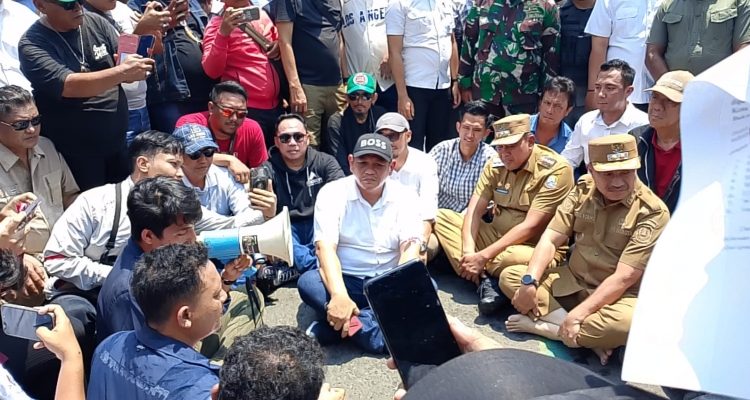 Aliansi Mahasiswa Bekasi Gelar Aksi Damai di DPRD Kota Bekasi, Tuntut Hentikan Kriminalisasi Tingkat Nasional