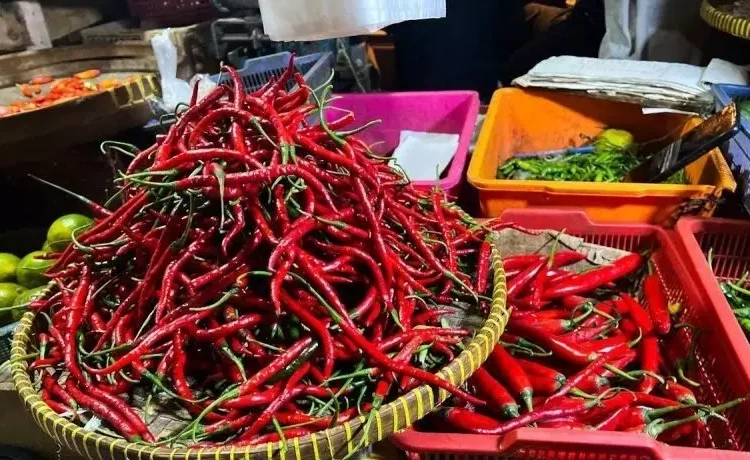 Bapanas Laporkan Harga Pangan Turun, Cabai dan Beras Mulai Stabil