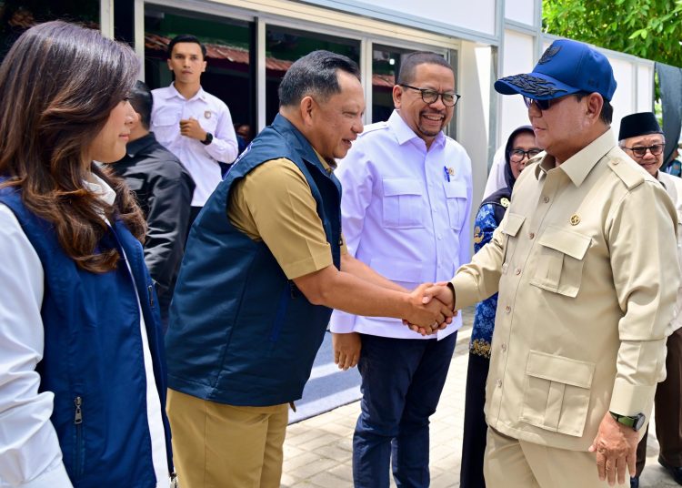 Mendagri Tito Dampingi Presiden Prabowo Luncurkan Program Digitalisasi Pembelajaran di Bekasi