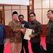 Menteri ATR/BPN Serahkan 36 Sertipikat pada Rakor GTRA Bali 2025