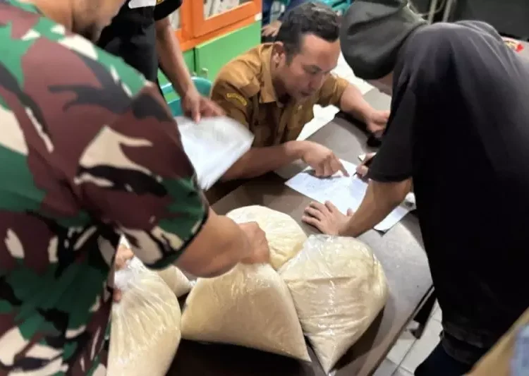 Bulog Sumut Salurkan 2.269 Ton Beras untuk Korban Bencana Alam