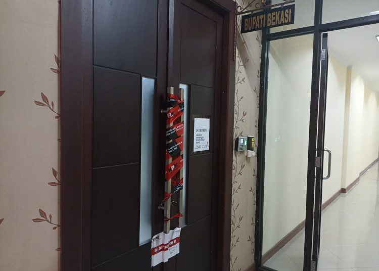KPK Datangi Pemkab Bekasi, Ruang Kerja Bupati Ade Kuswara Disegel