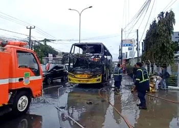 Diduga Korsleting, Bus Jurusan Lampung–Bekasi Terbakar di Bekasi