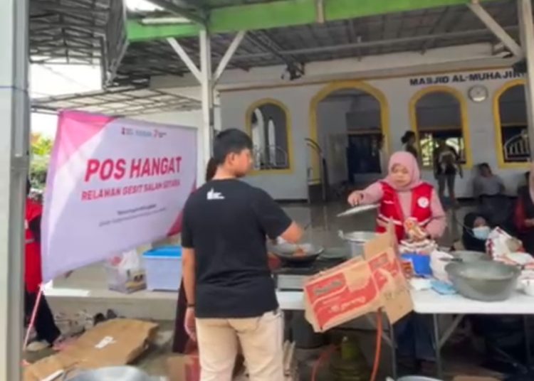Banjir Kiriman Rendam Dua Kecamatan, Relawan Gesit Dirikan Dapur Umum