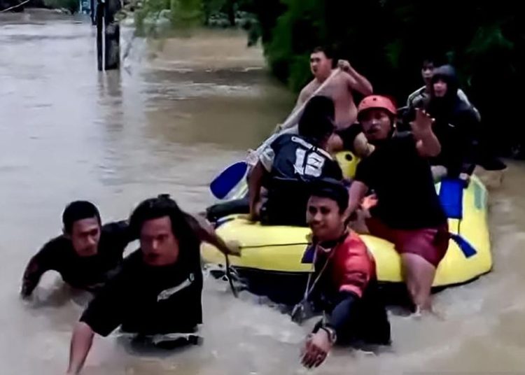 Banjir Bekasi, Remaja 19 Tahun Tewas Tenggelam di Lapangan Bola