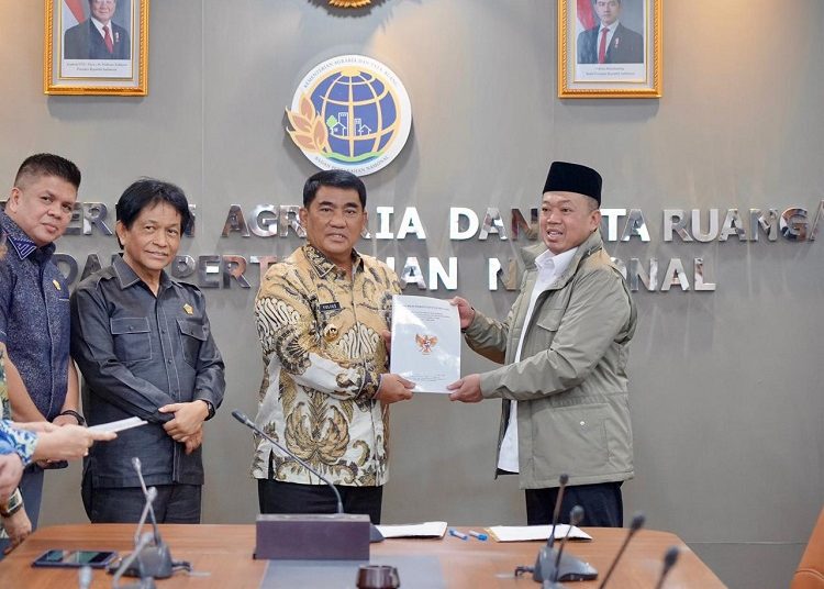 Nusron Wahid Serahkan Persetujuan Substansi RTRW Sulawesi Utara Guna Perkuat Kepastian Investasi