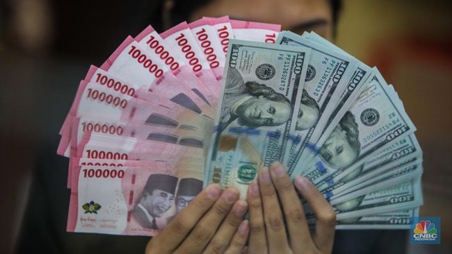 Nilai Tukar Rupiah Ditutup Melemah Seiring Rencana Donald Trump Ubah Kebijakan Suku Bunga