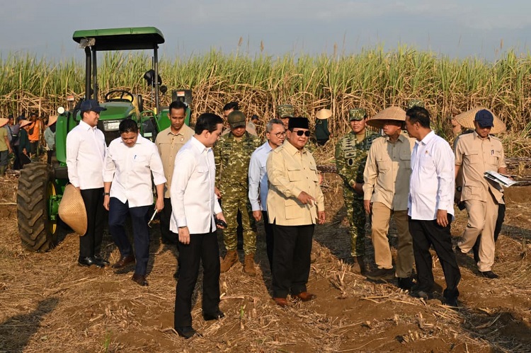 Menteri ATR/BPN Dampingi Prabowo Panen Raya TNI di Malang