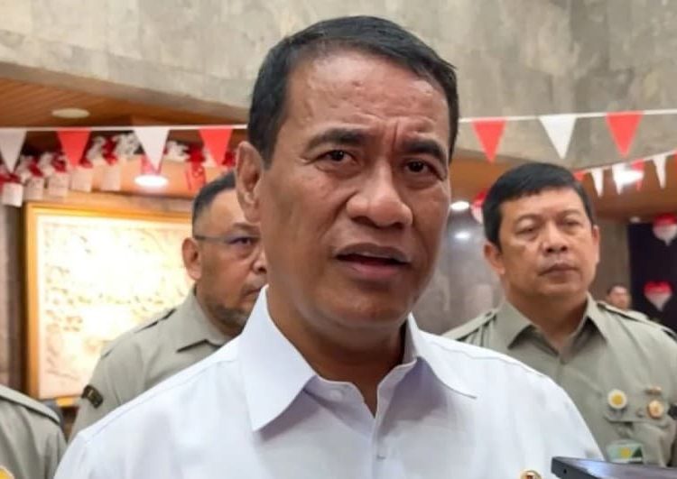 Mentan Kirim 200 Pompa Air ke Empat Provinsi Kalimantan untuk Tangani Karhutla