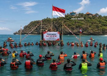 Semangat Kemerdekaan di Pantai Baron, Merah Putih Berkibar di Tengah Laut