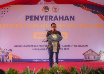 Wamen ATR/BPN Serahkan 40 Sertipikat untuk MBR di Kabupaten Banjar