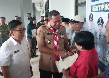 Kantah Kota Bekasi Serahkan 600 Sertipikat PTSL dan 43 Sertipikat Aset Pemkot